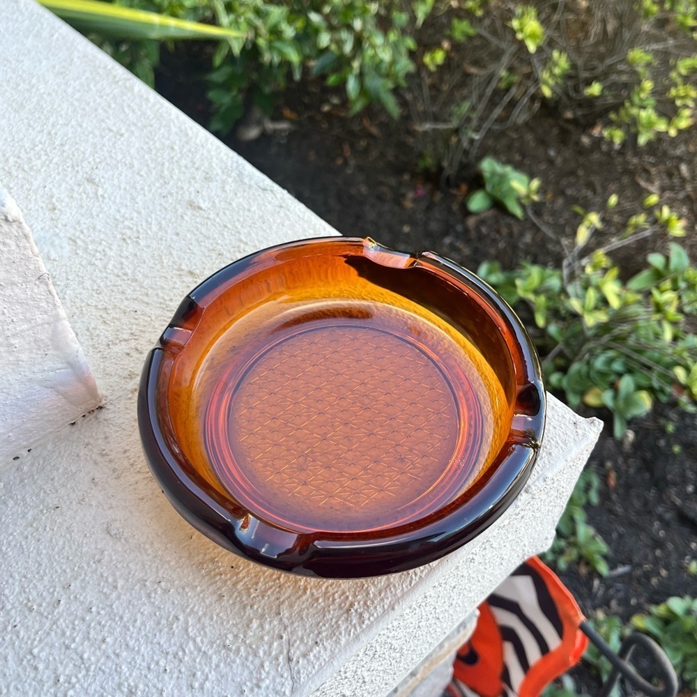 VTG 1960-70s Mid-Century Modern Amber Heavy Glass Ashtray Round 6" Cigars Prop - Picture 7 of 11